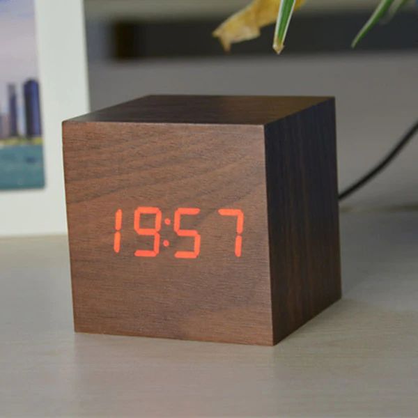 Digitális Óra Kocka – Minimalista Dizájn És LED Kijelző