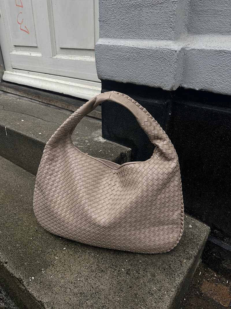 Josiane | Håndtaske i Flet – Håndværksmæssig Elegance Og Tidless Charme