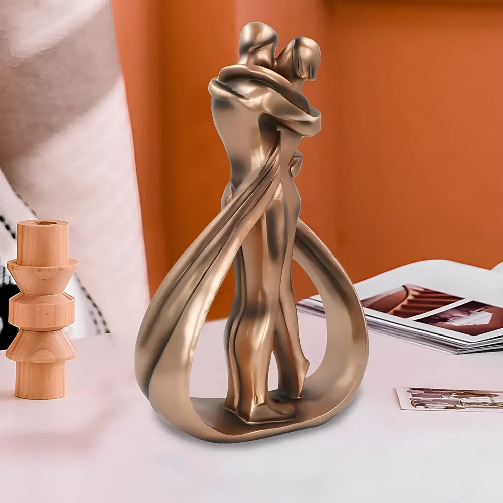 زوجان في تمثال الحب - هدية عاطفية وأسلوب عصري