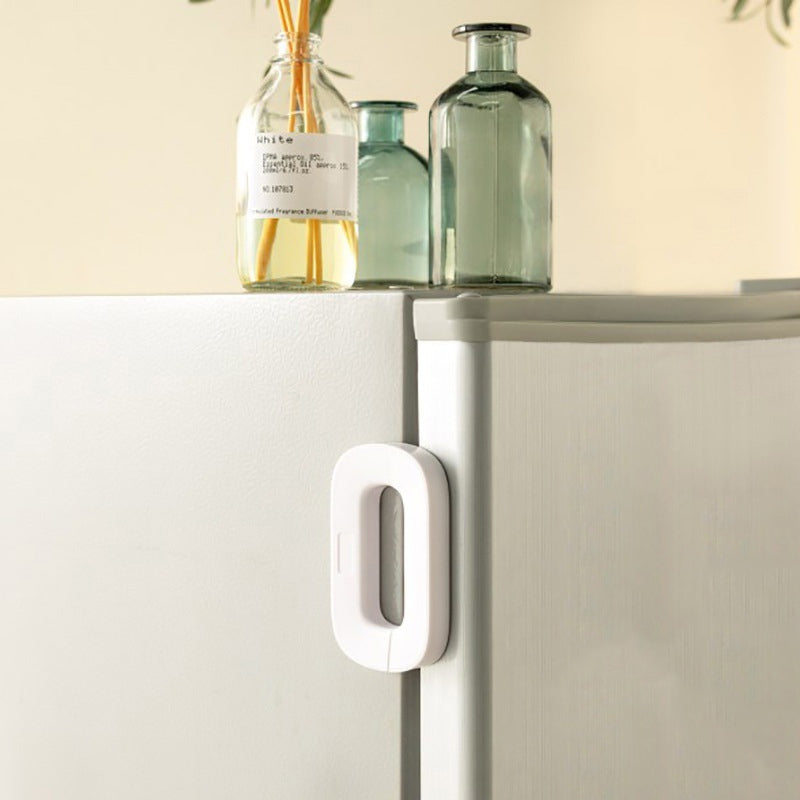 Chiusura di Sicurezza Adesiva – Protezione Discreta per Armadi e Cassetti