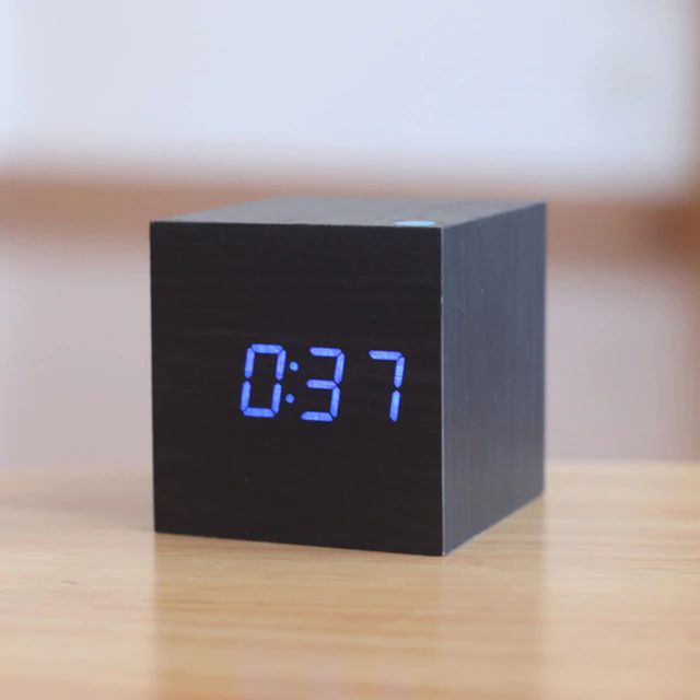 Digitális Óra Kocka – Minimalista Dizájn És LED Kijelző