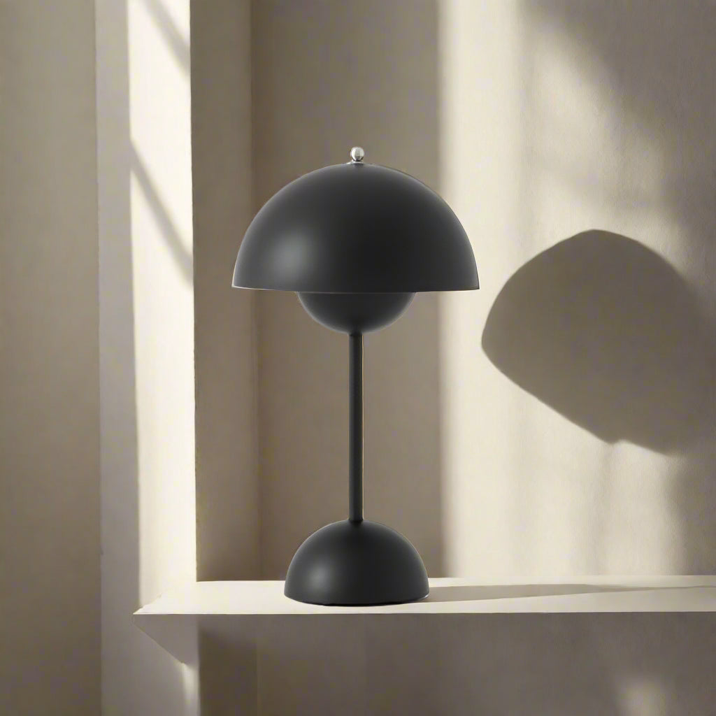 Hordozható Asztali Lámpa – Modern Design és Nomád Világítás