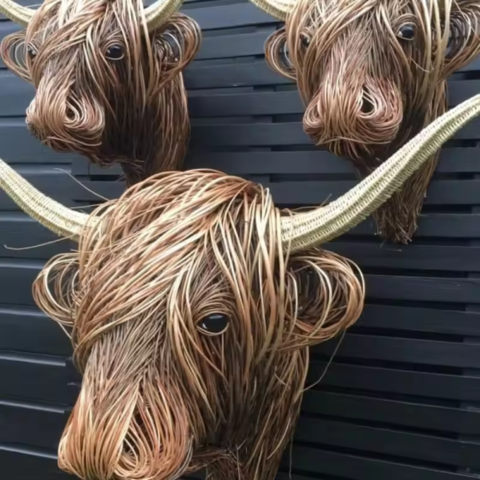 Testa di Mucca Intrecciata – Arte Naturale Murale