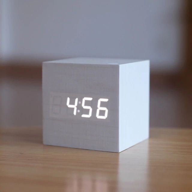 Digitális Óra Kocka – Minimalista Dizájn És LED Kijelző