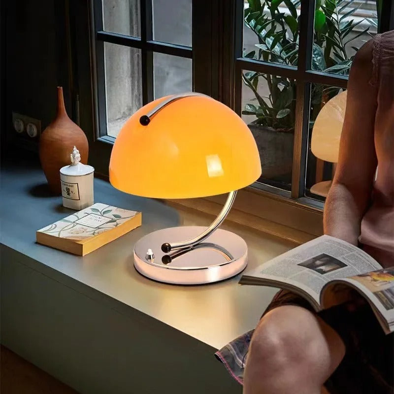 Stolová lampa v škandinávskom štýle z skla – elegancia a modernita 