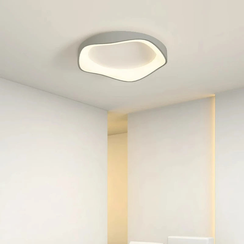 Asymmetrisk LED taklampe – Trend og eleganse 