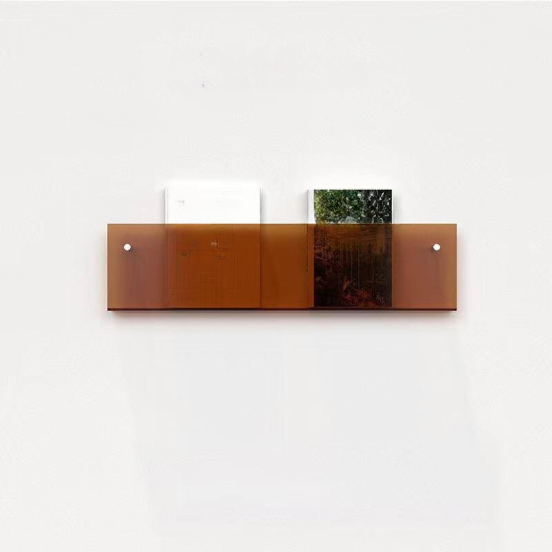 Vegghylle med magasinholder i klart design – Chic og moderne design 