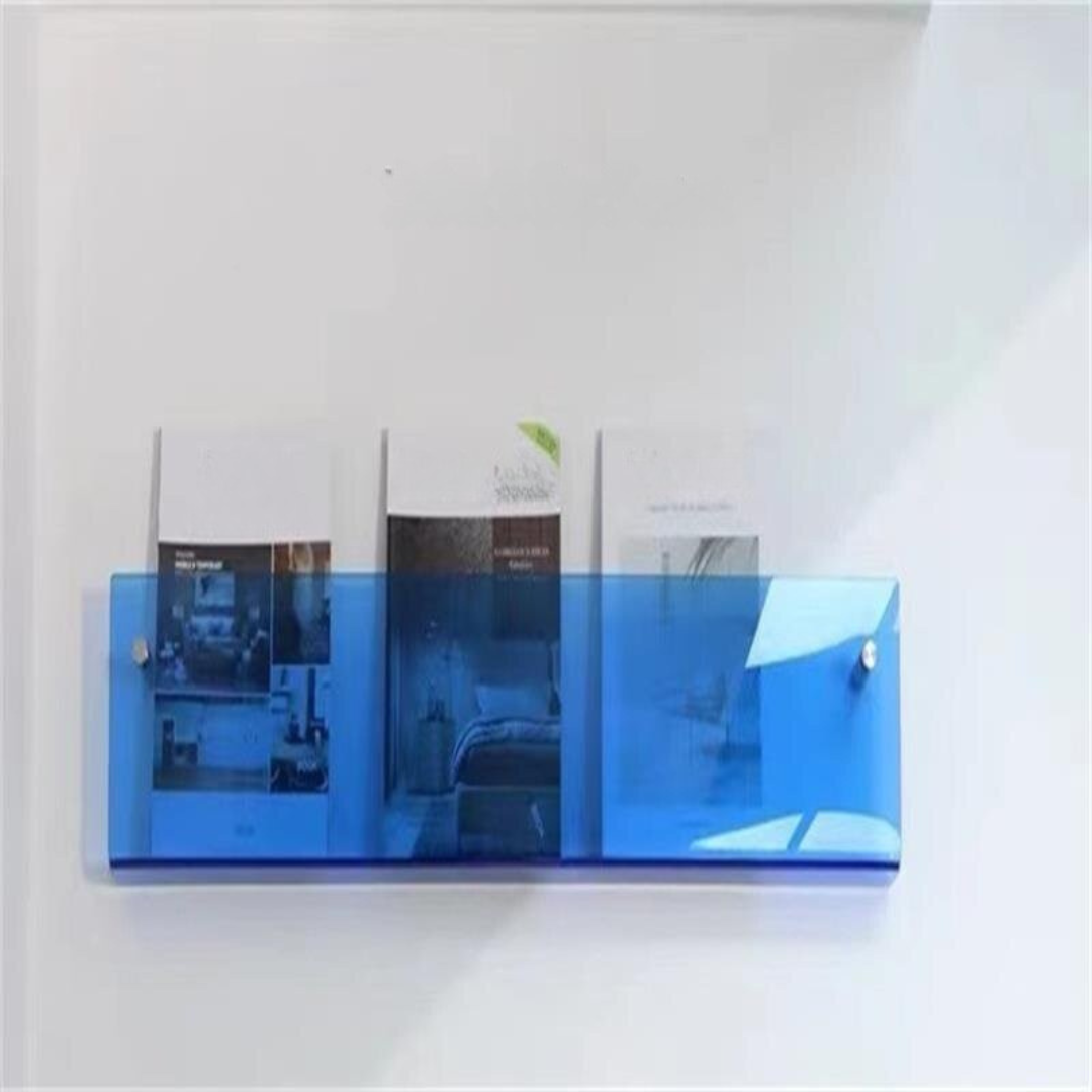 Vegghylle med magasinholder i klart design – Chic og moderne design 