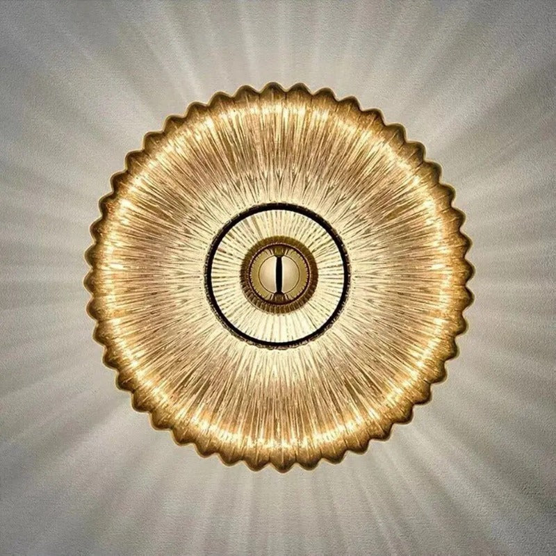 Vägglampa i vågigt glas – elegans och mjukt ljus 
