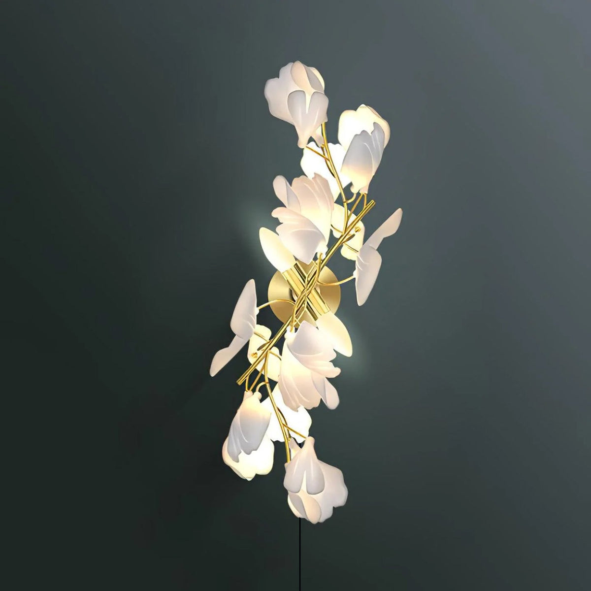 Lampă de perete florală - Eleganță aurie și lumină moale