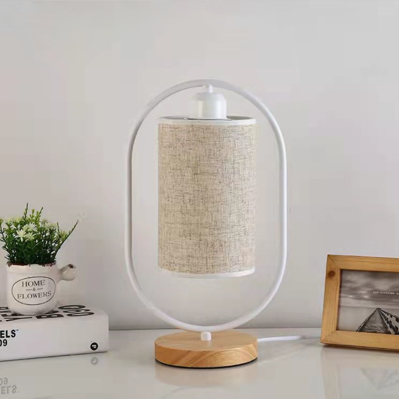 مصباح طاولة LED — أناقة عتيقة 