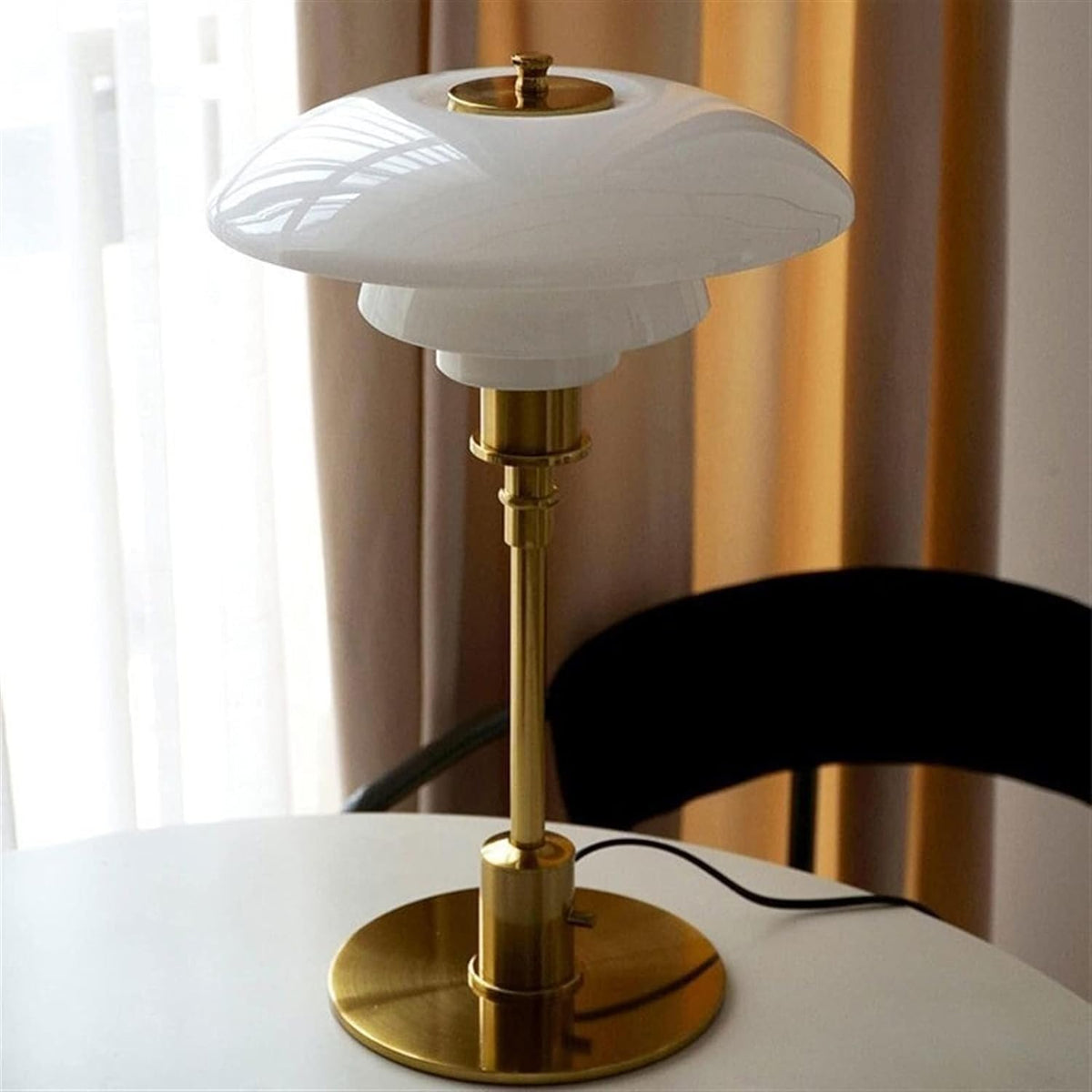 مصباح طاولة LED بأسلوب اسكندنافي – ضوء ناعم وعصري 