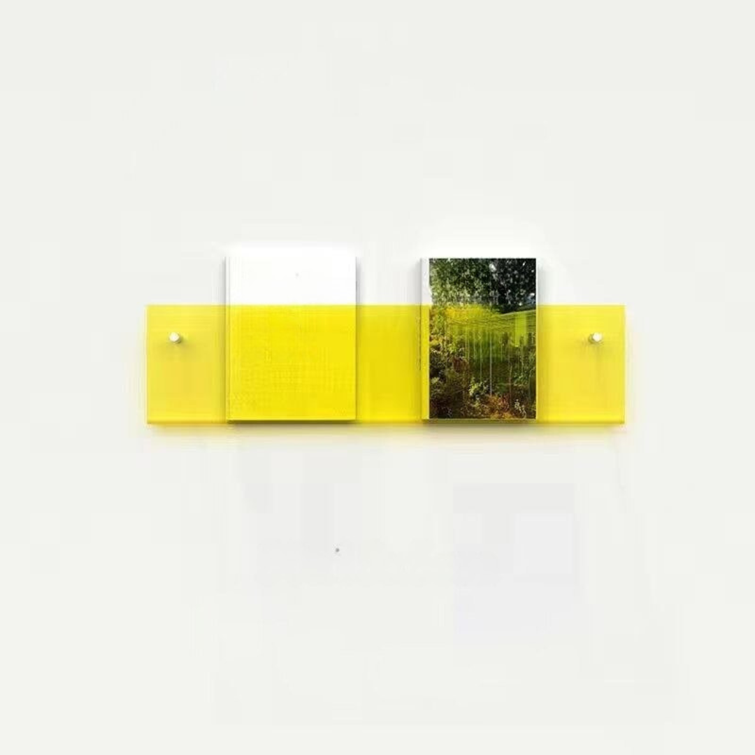 Vegghylle med magasinholder i klart design – Chic og moderne design 