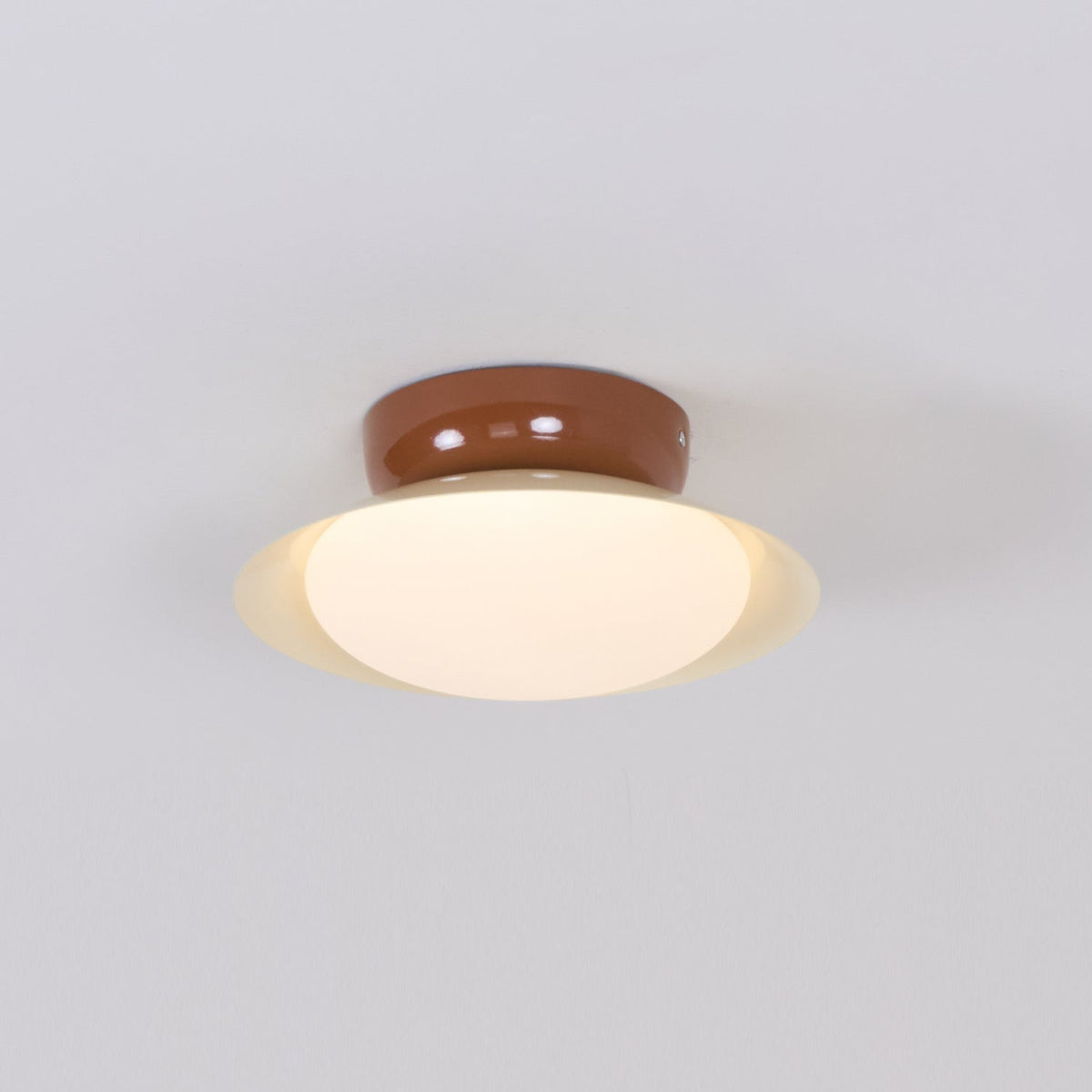 Rund LED-taklampa - naturligt sken och diskret elegans