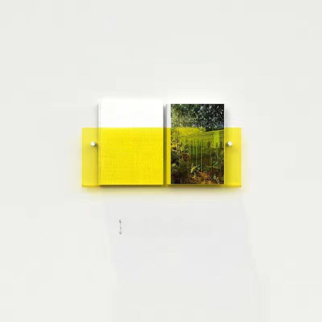 Vegghylle med magasinholder i klart design – Chic og moderne design 