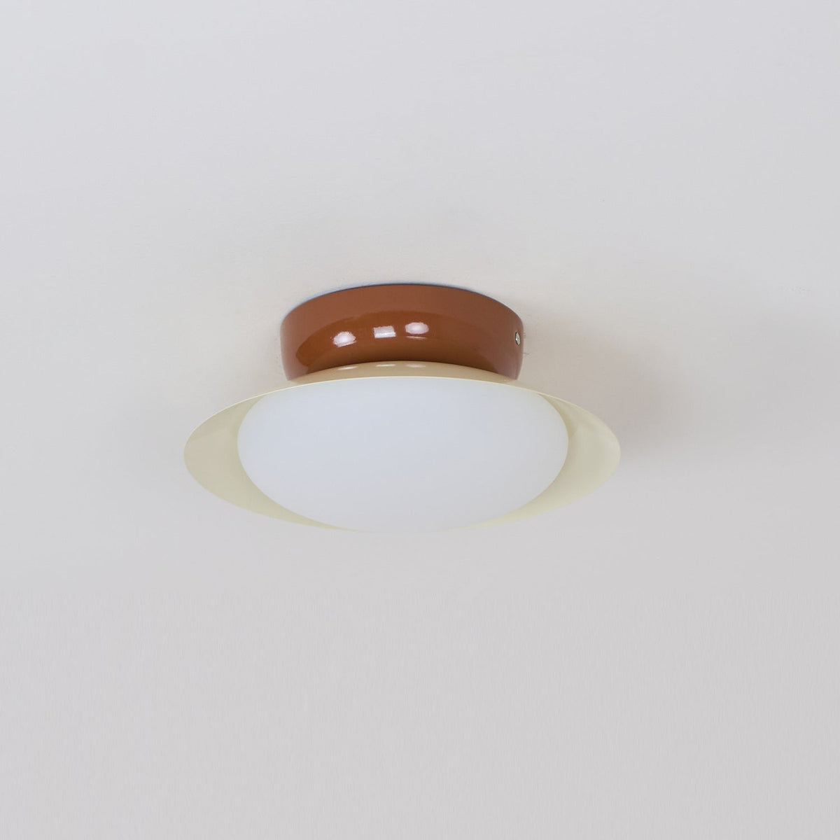 Rund LED-taklampa - naturligt sken och diskret elegans