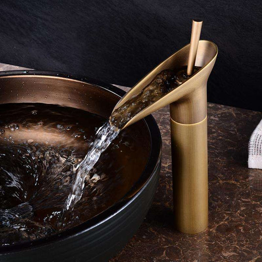 Kúpeľňový vodovodný kohútik Cascade – Antický a elegantný štýl 