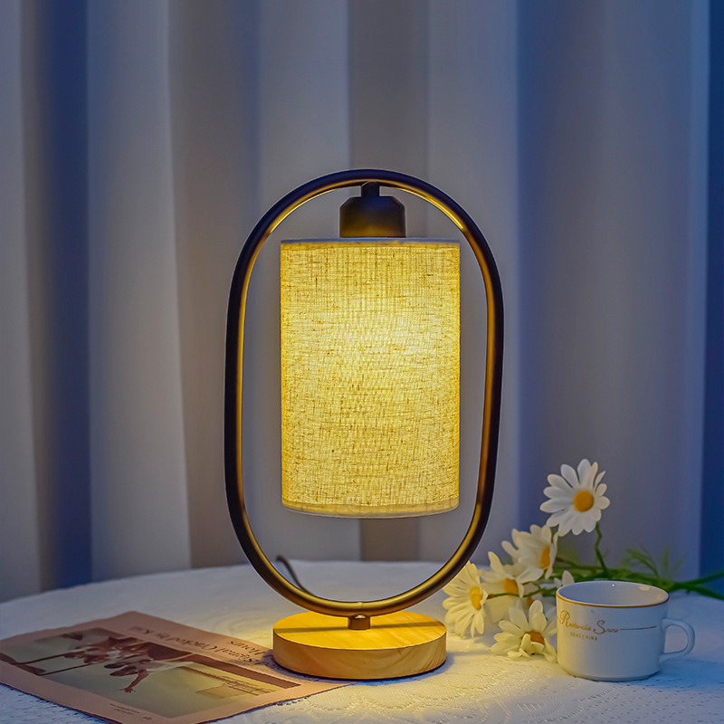 مصباح طاولة LED — أناقة عتيقة 