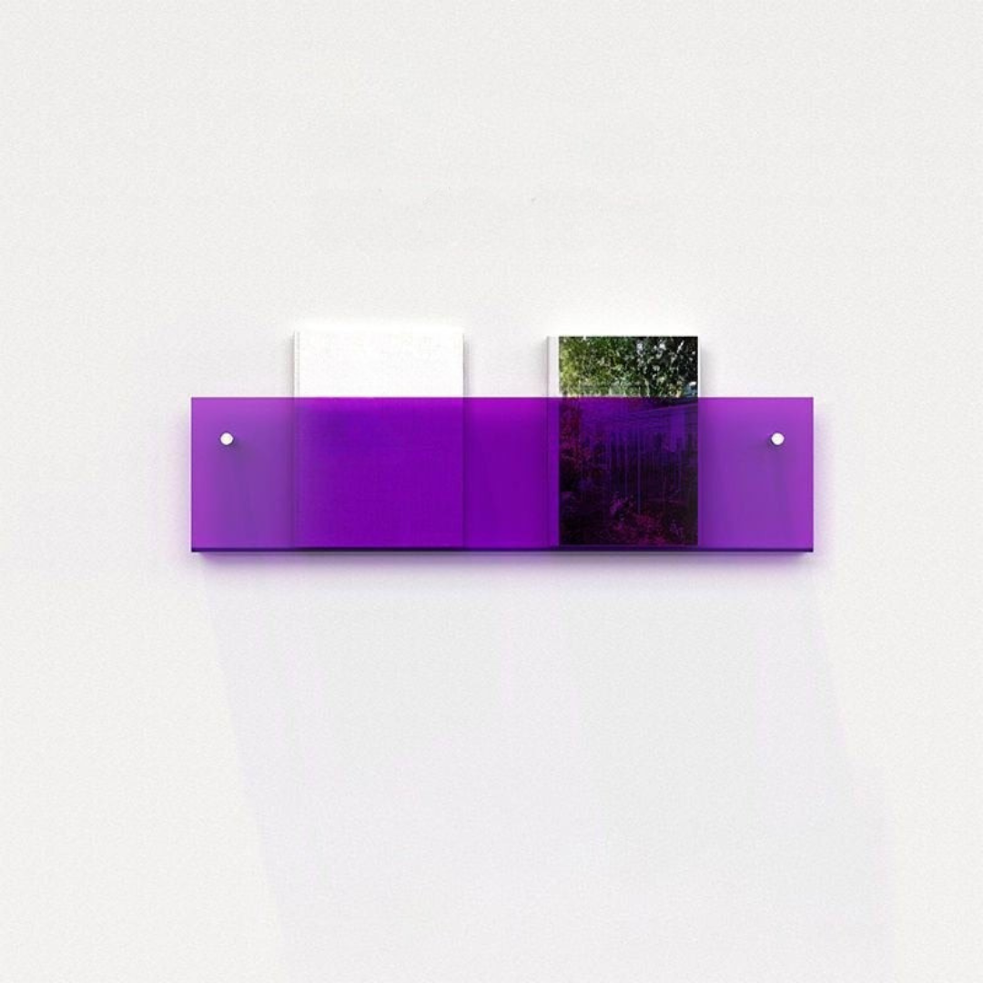 Vegghylle med magasinholder i klart design – Chic og moderne design 