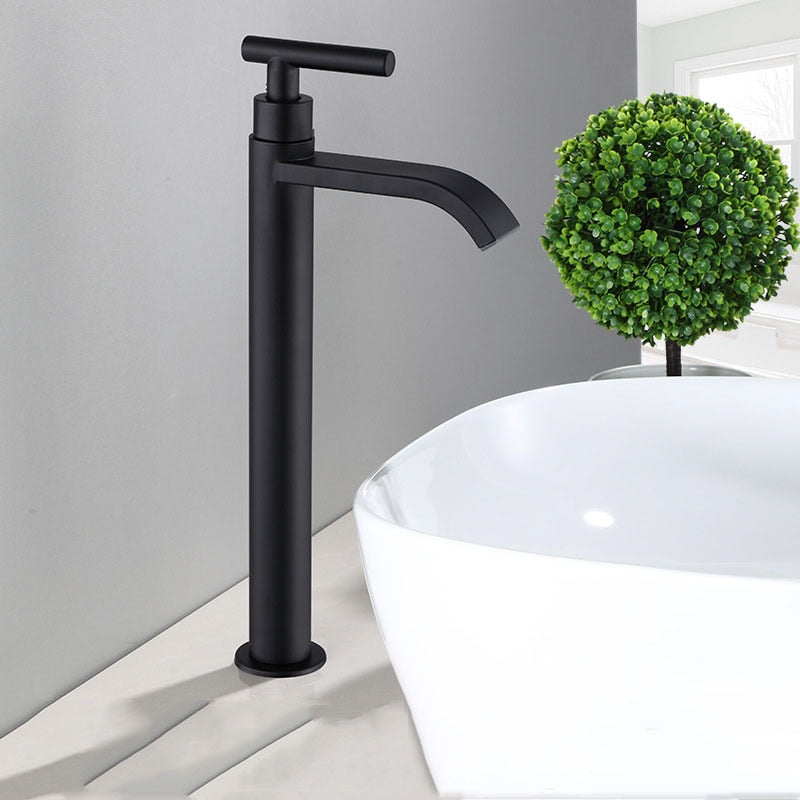 Povrchově zvýšený umyvadlový kohoutek – Elegantní matná černá 