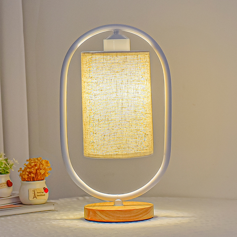مصباح طاولة LED — أناقة عتيقة 