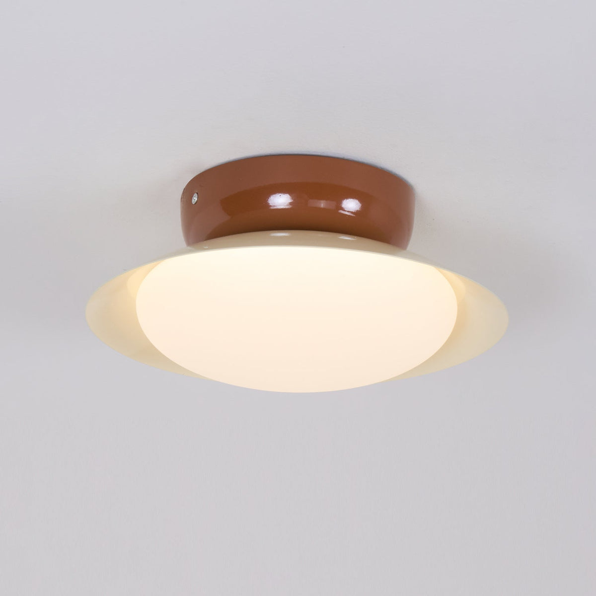 Rund LED-taklampa - naturligt sken och diskret elegans