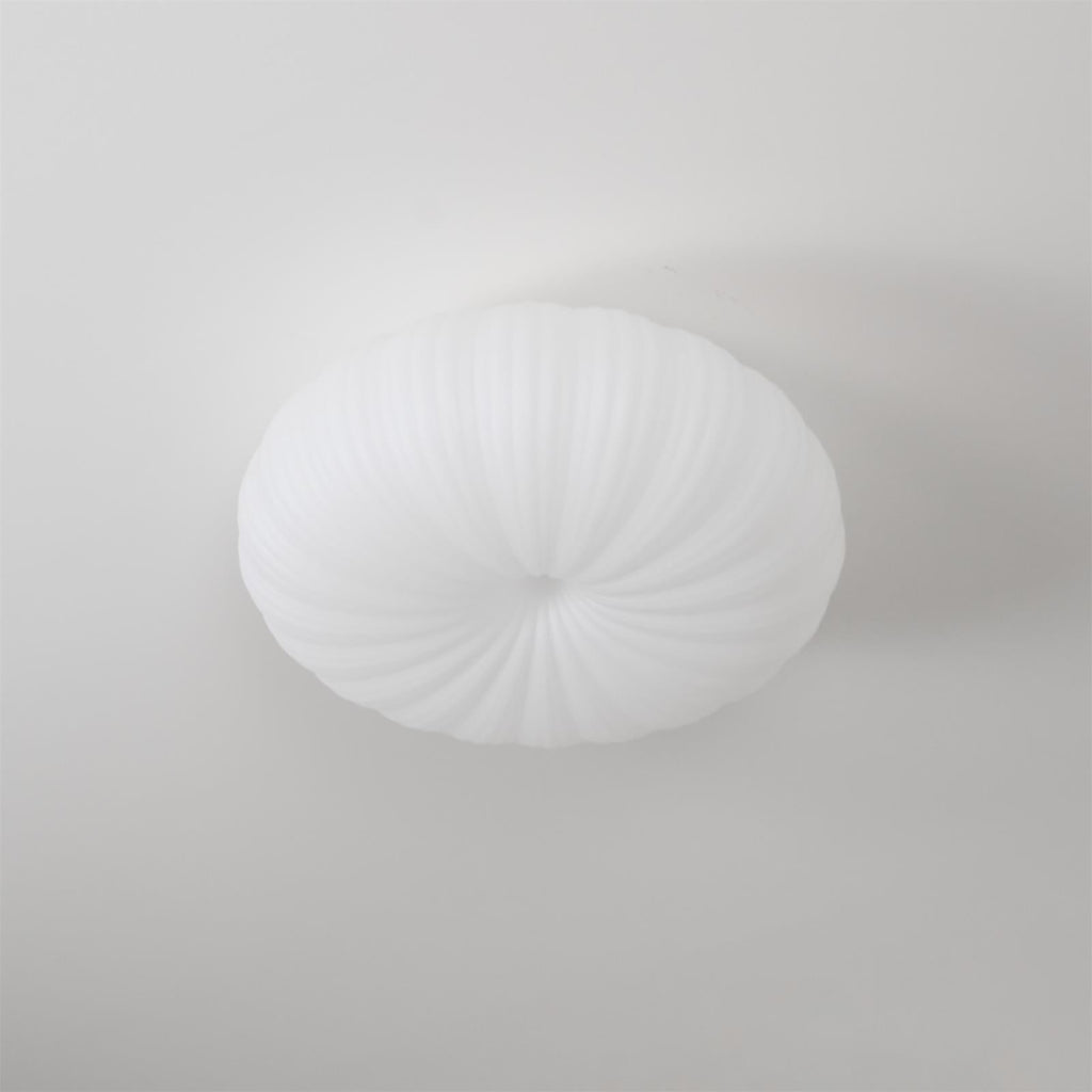 Moderne LED-taklampe med fjernkontroll - komfort og eleganse