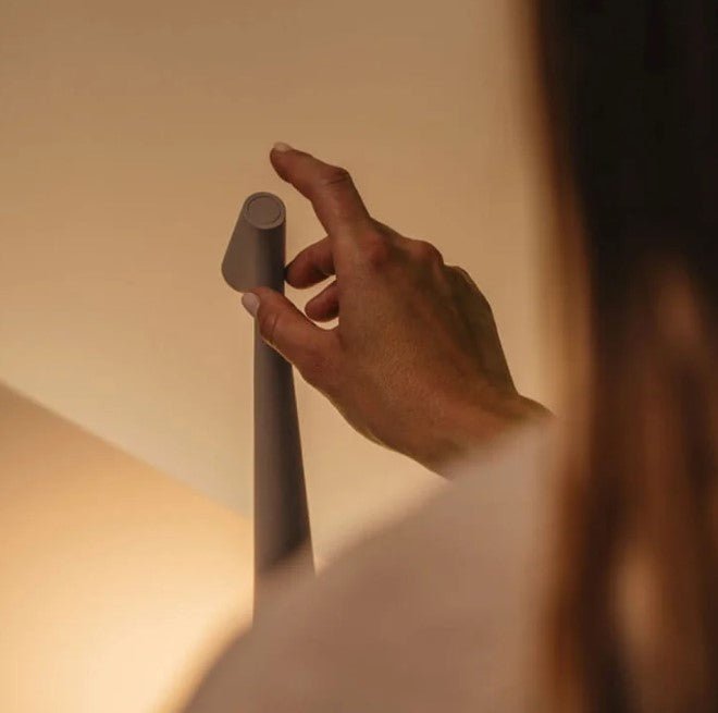Trådlös LED Bordslampa – Minimalistisk och Elegant Design 