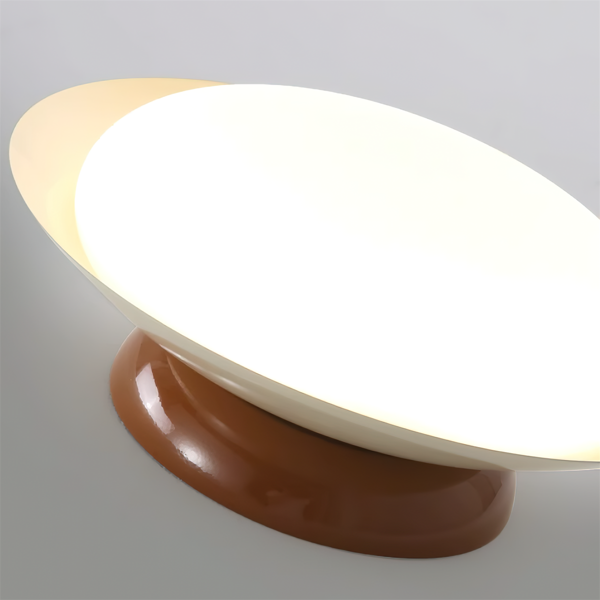 Rund LED-taklampa - naturligt sken och diskret elegans