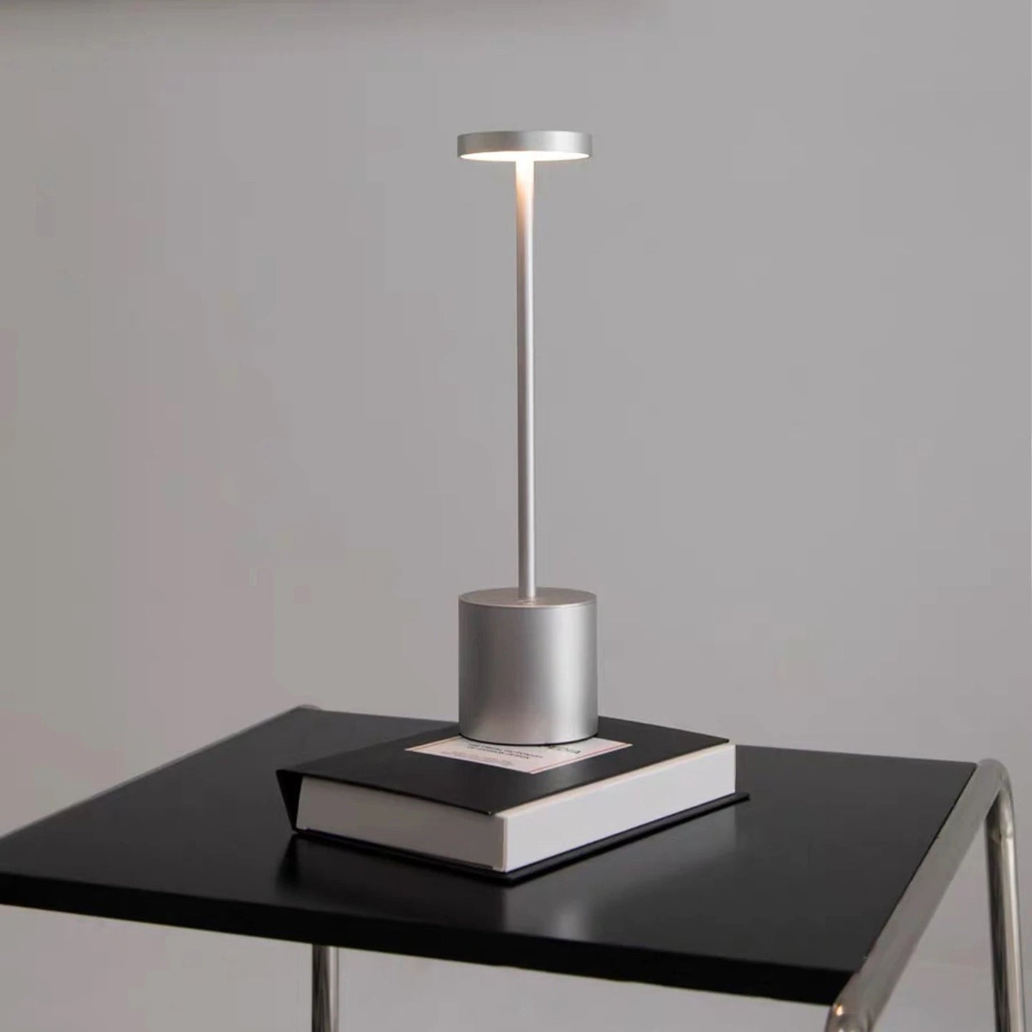 LED Bordslampa Touch Rechargeable – Praktisk och Modern Belysning 