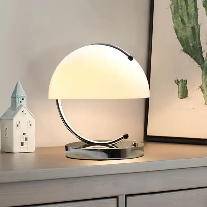 Stolová lampa v škandinávskom štýle z skla – elegancia a modernita 